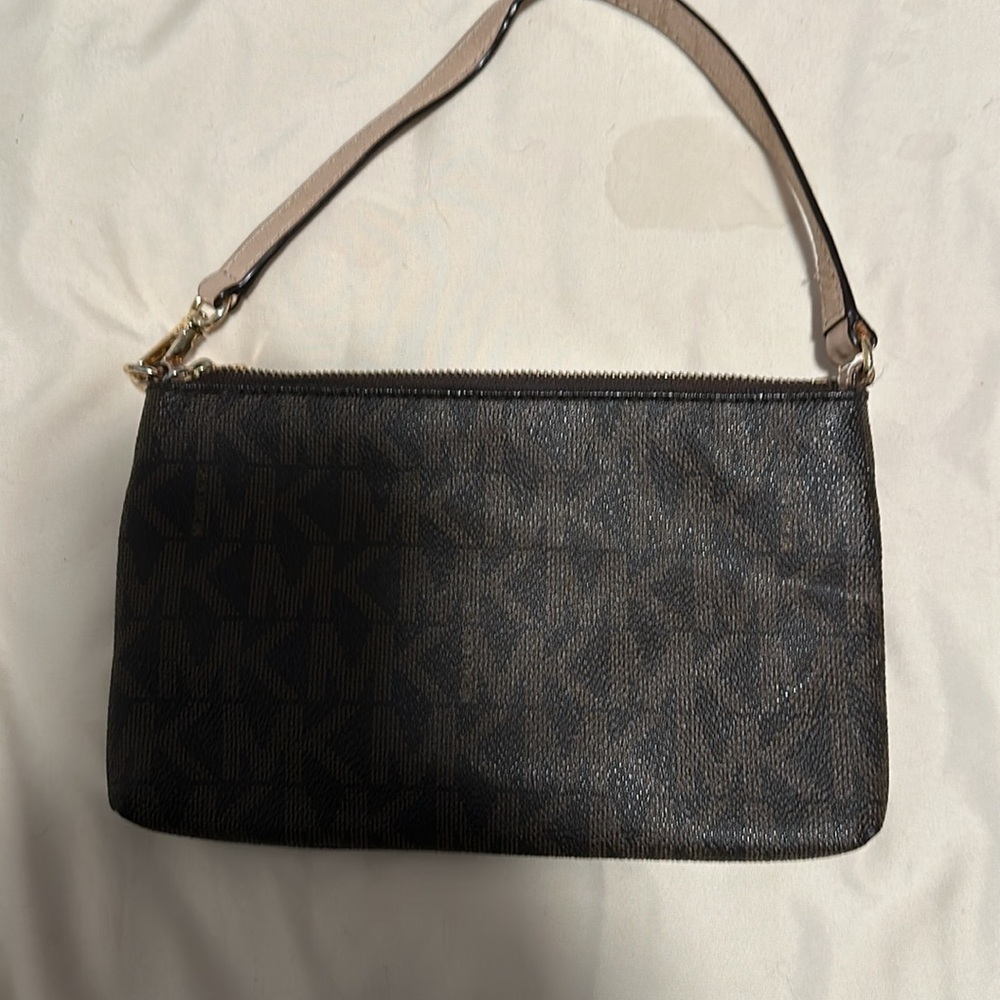 Micheal Kors Wristlet! - Picture 2 of 7